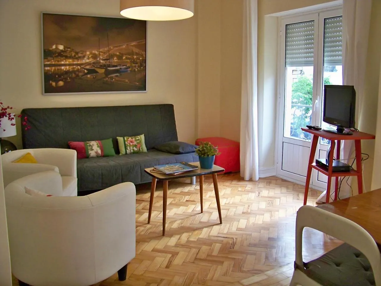 Almirante 1 Four Bedrooms Lisbon Portugal